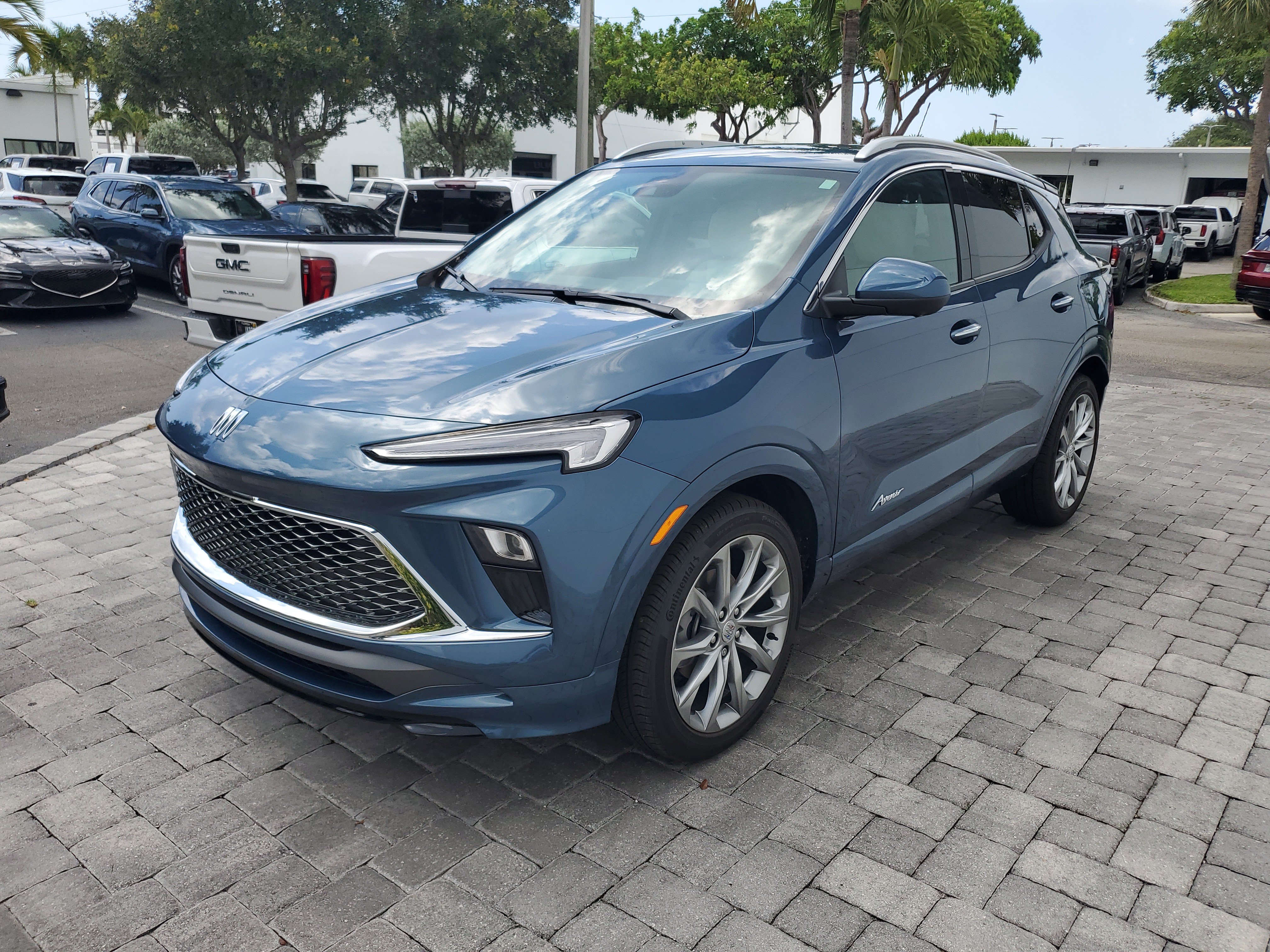 Used 2024 Buick Encore GX Avenir w/ Avenir Technology Package FWD image 3