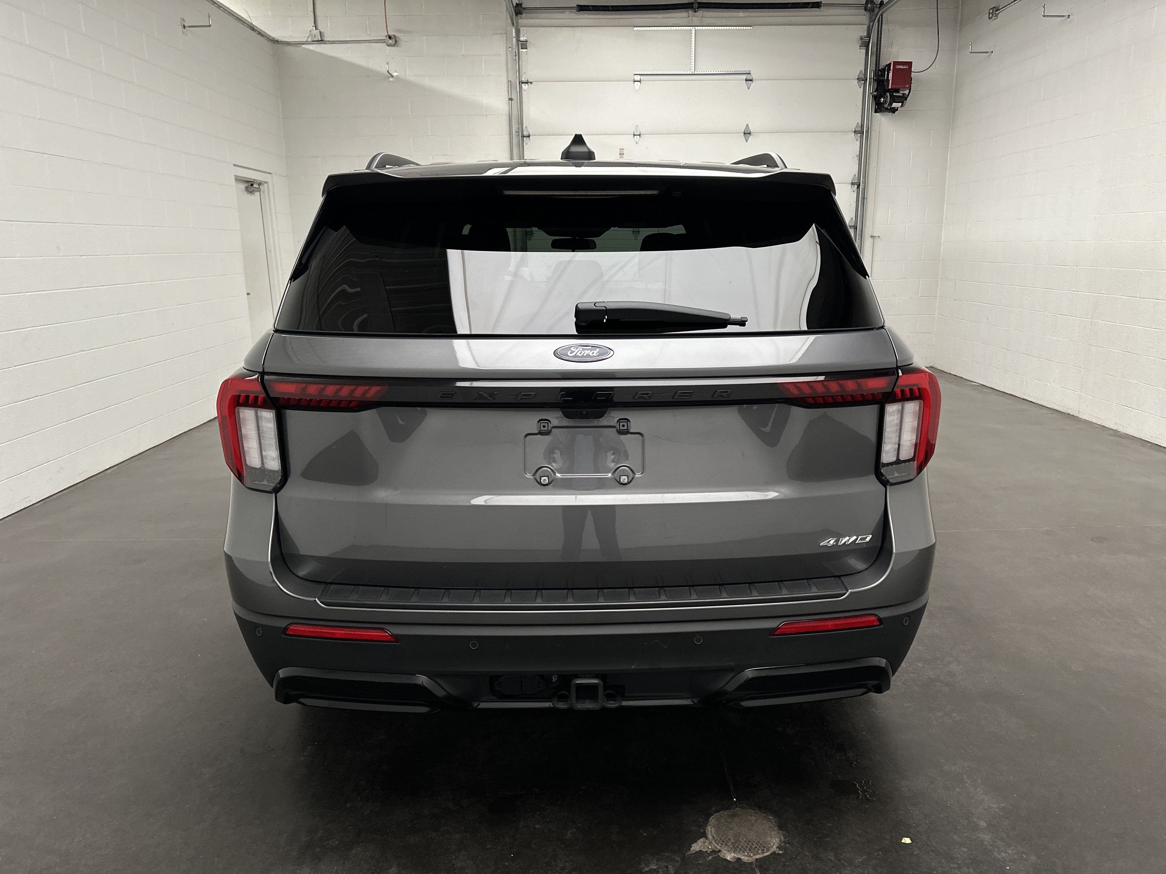 Used 2025 Ford Explorer ST-Line w/ ST-Line Street Pack AWD/4WD image 9