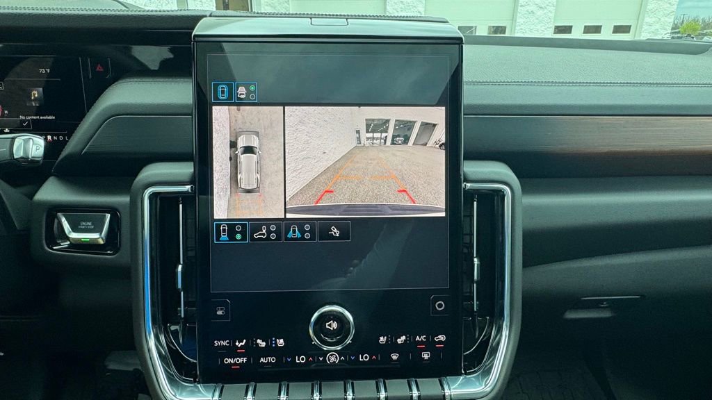 Used 2025 GMC Yukon Denali w/ Advanced Technology Package image 31