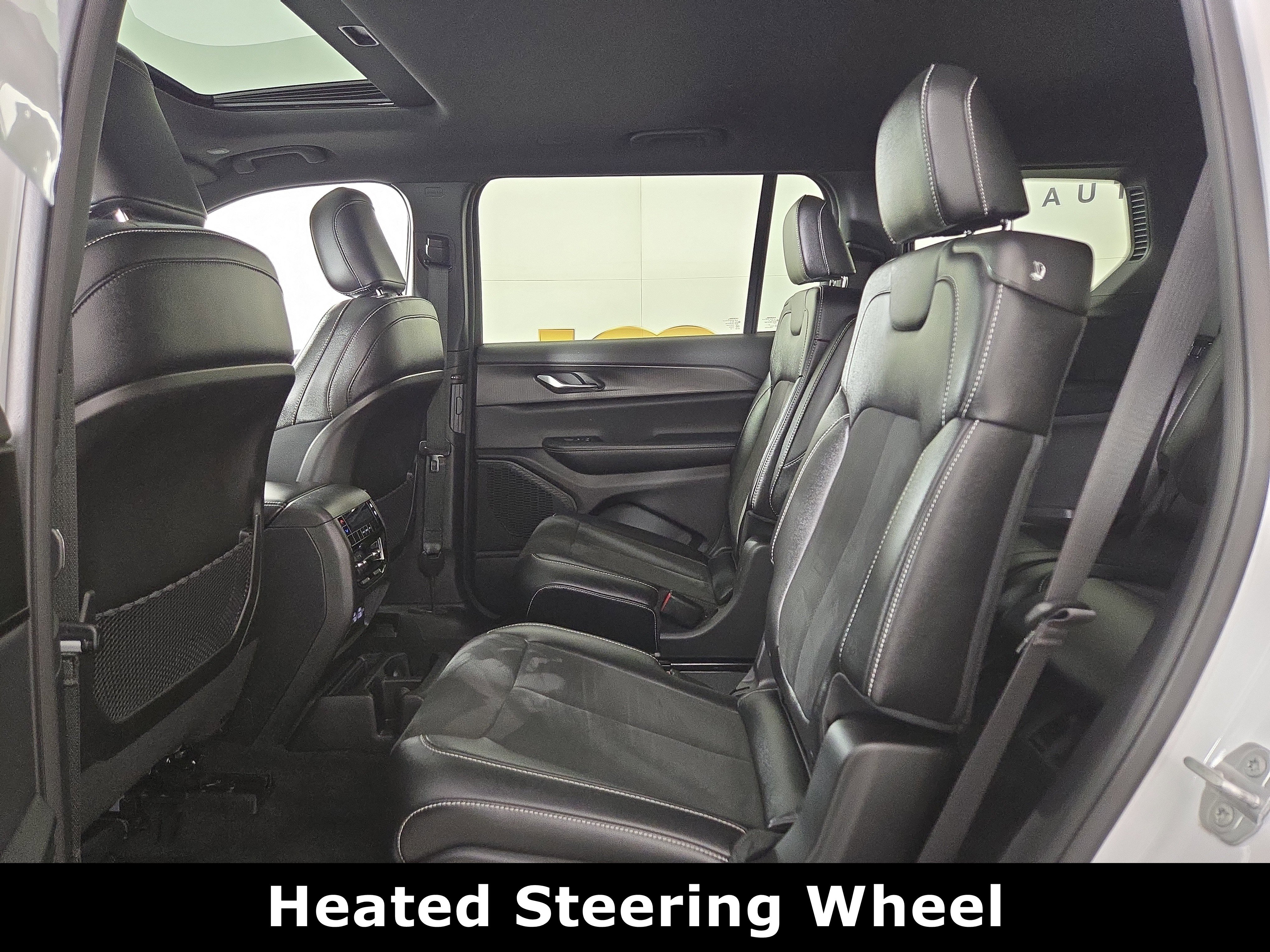 Used 2023 Jeep Grand Cherokee L Laredo image 12