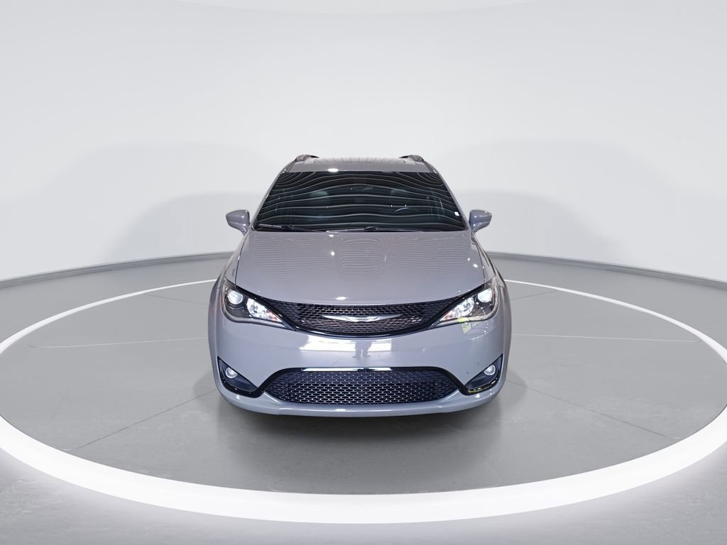 Used 2020 Chrysler Pacifica Touring-L Plus w/ S Appearance Package FWD image 3