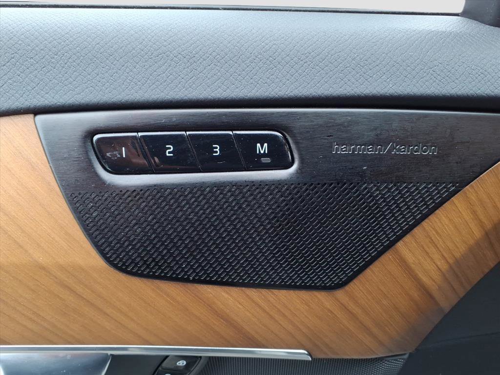 Used 2023 Volvo XC90 B6 Plus w/ Protection Package image 17