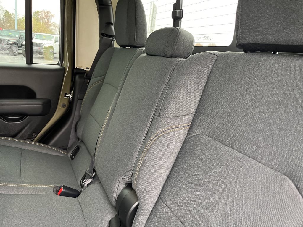 New 2026 Jeep Gladiator Sport AWD/4WD image 18