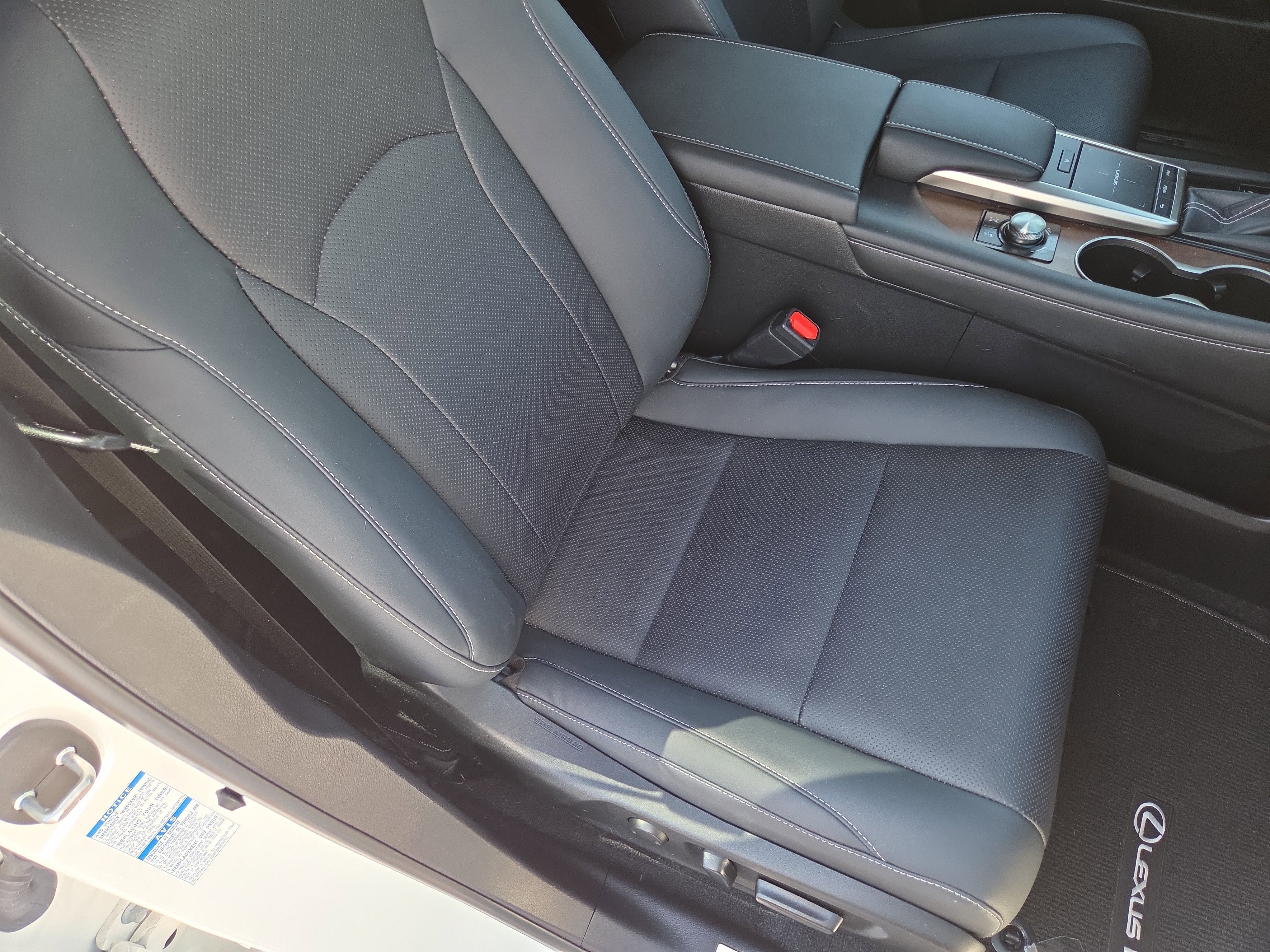 Certified 2022 Lexus RX 350L Premium w/ Premium Package image 16