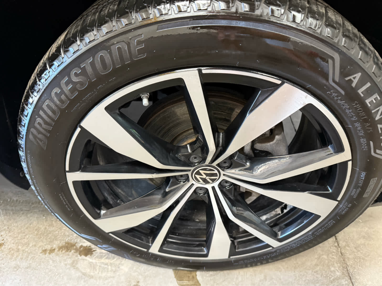 Used 2024 Volkswagen Atlas Cross Sport SEL Premium R-Line image 37