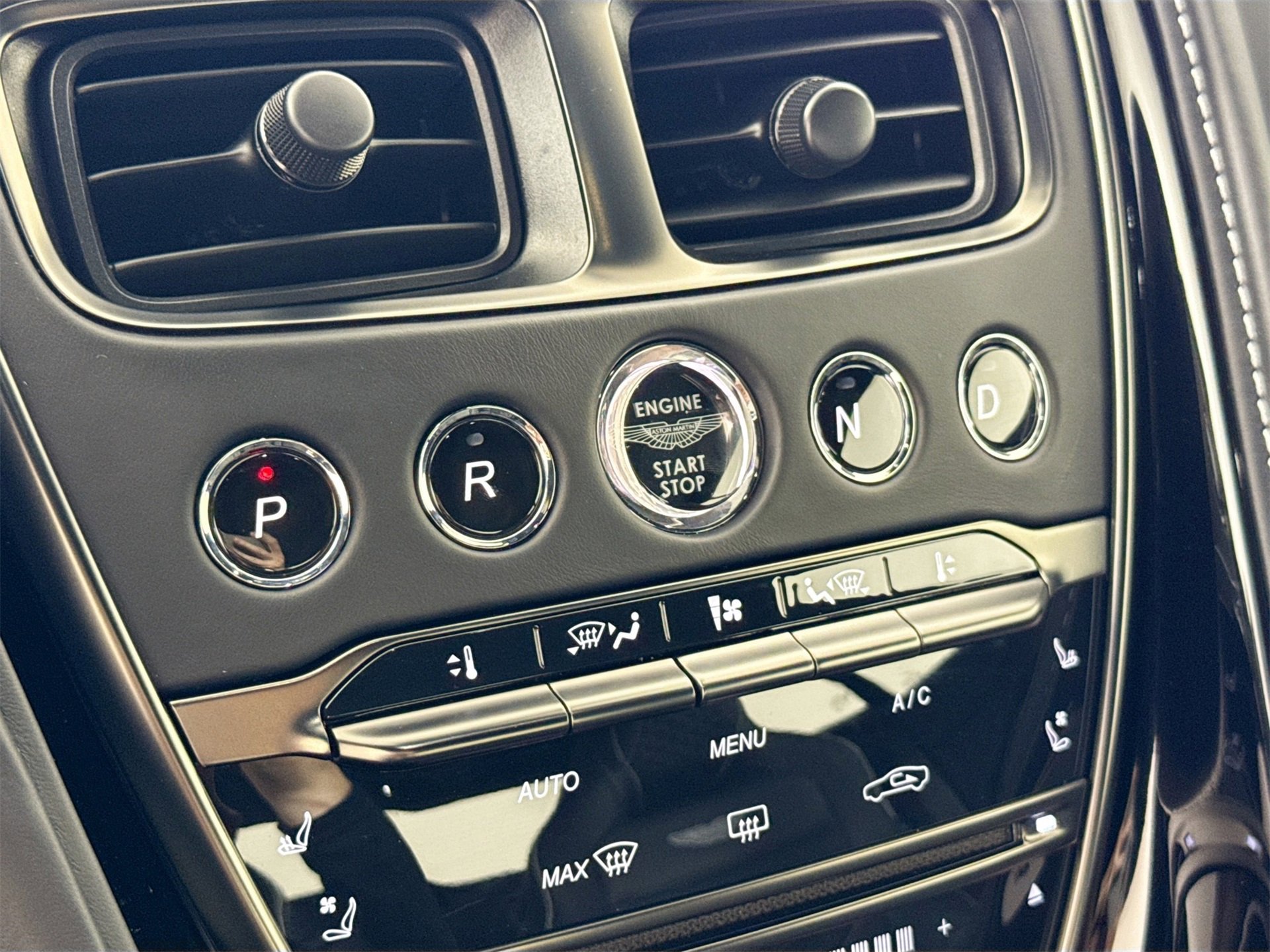 Used 2023 Aston Martin DBS Coupe image 15