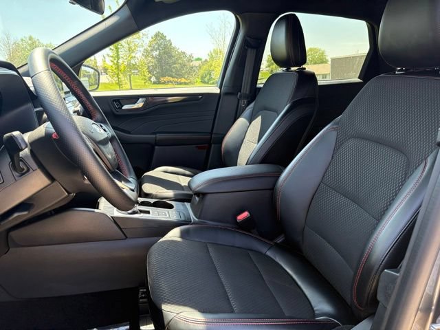 Certified 2025 Ford Escape ST-Line AWD/4WD image 10