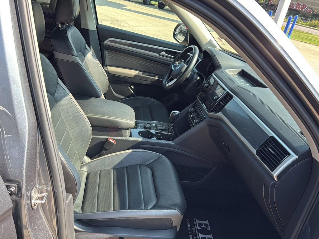 Used 2022 Volkswagen Atlas SEL Premium image 19