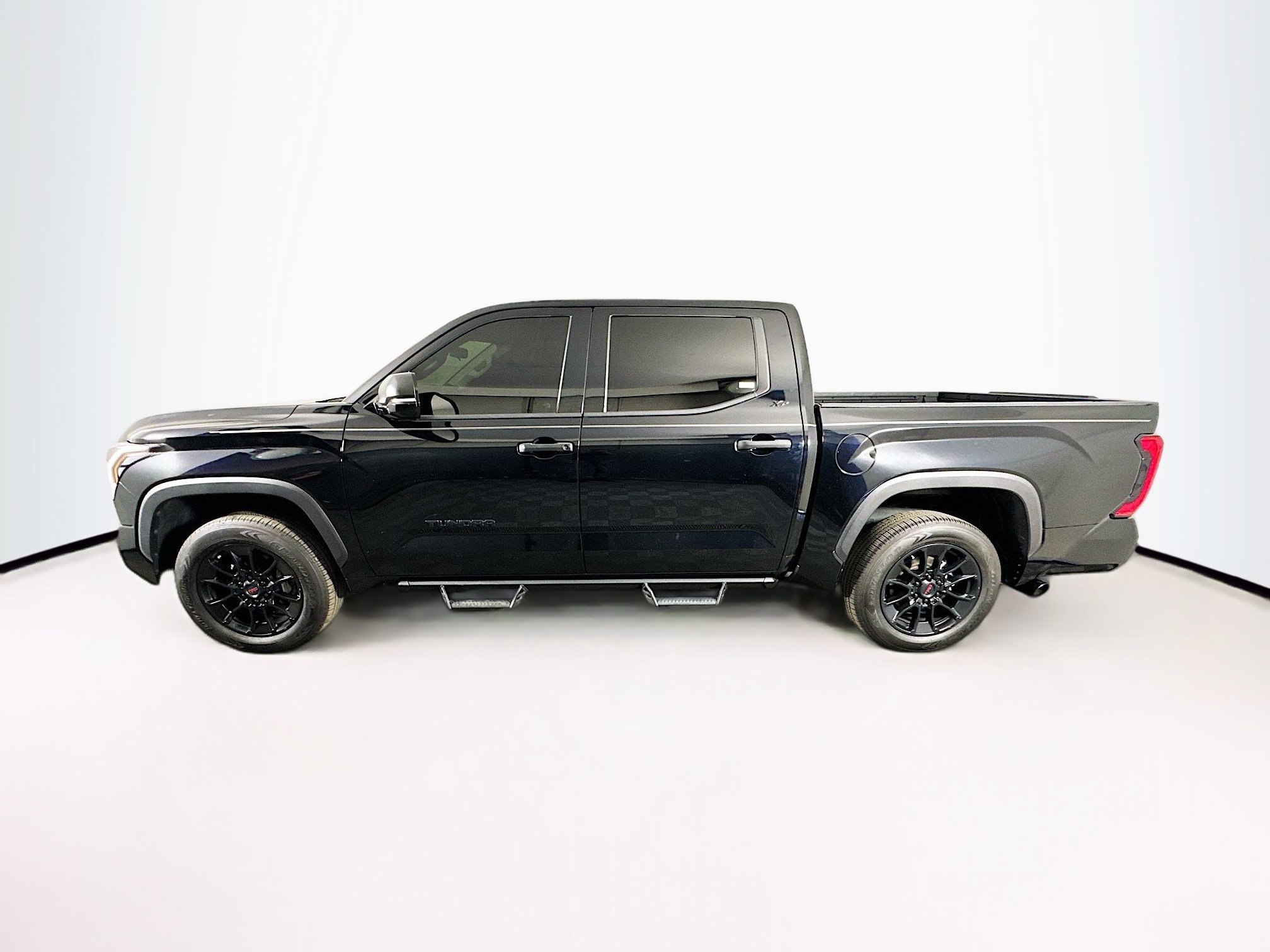 Used 2023 Toyota Tundra SR5 w/ SR5 Convenience Package AWD/4WD image 4