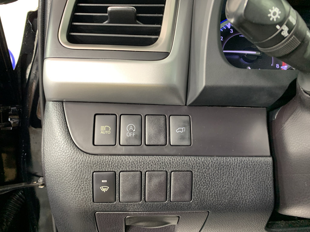 Used 2019 Toyota Highlander XLE image 17