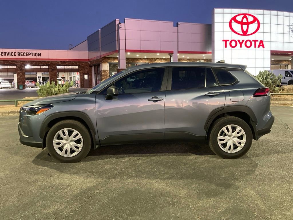 Used 2026 Toyota Corolla Cross L image 8