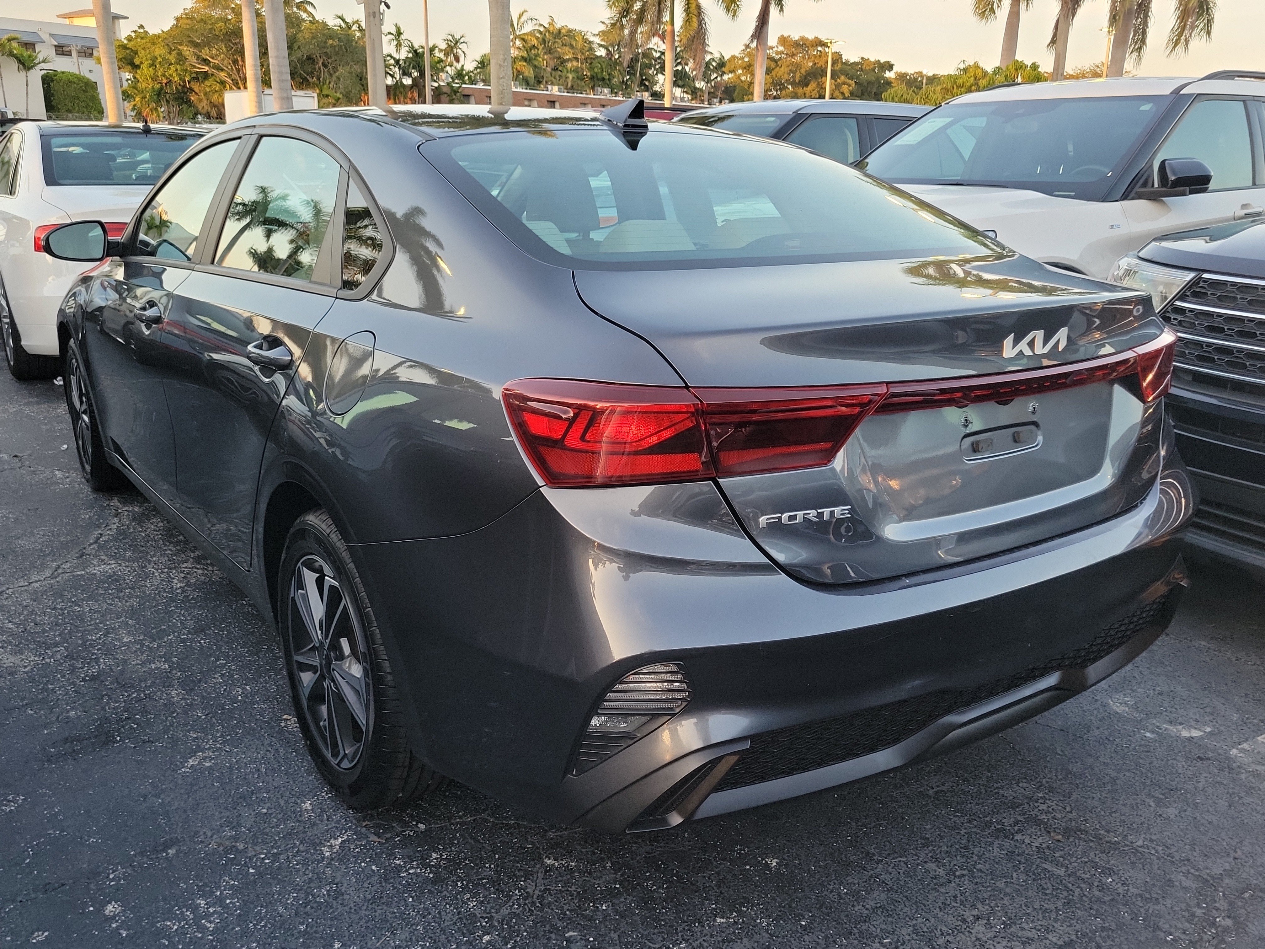 Used 2023 Kia Forte LXS w/ LXS Technology Package FWD image 4