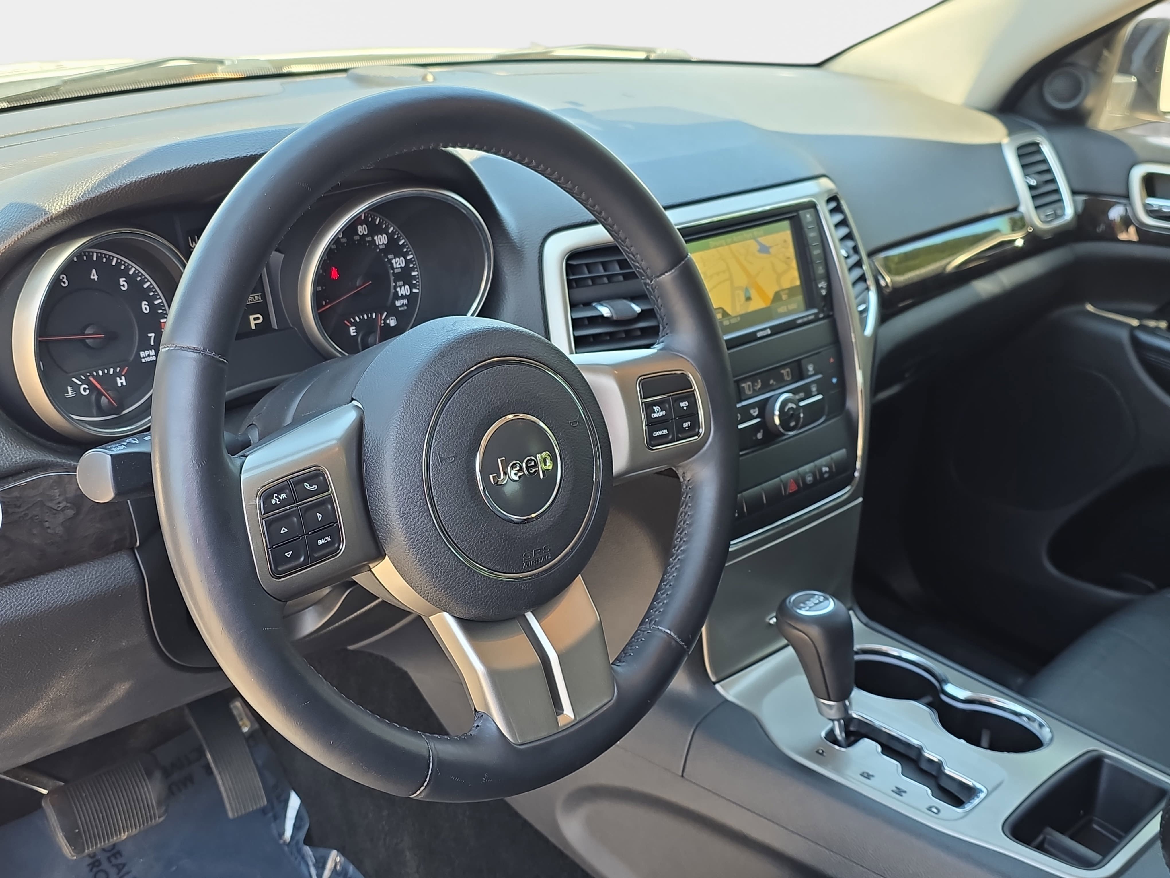 Used 2012 Jeep Grand Cherokee Laredo AWD/4WD image 14