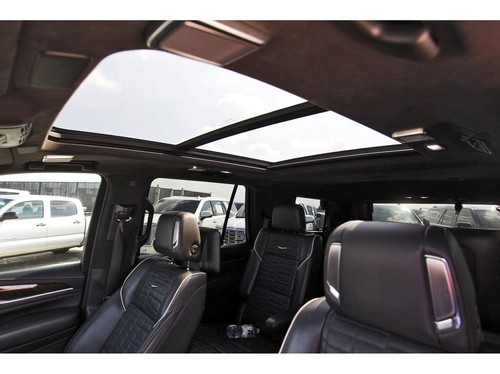 Certified 2022 Cadillac Escalade Sport Platinum w/ Heavy-Duty Trailer Package image 11