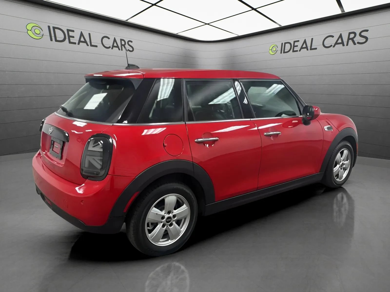 Used 2021 MINI Cooper 4-Door Hardtop FWD image 5
