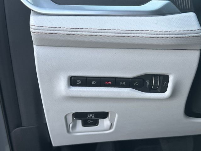 New 2026 Jeep Cherokee Overland image 23