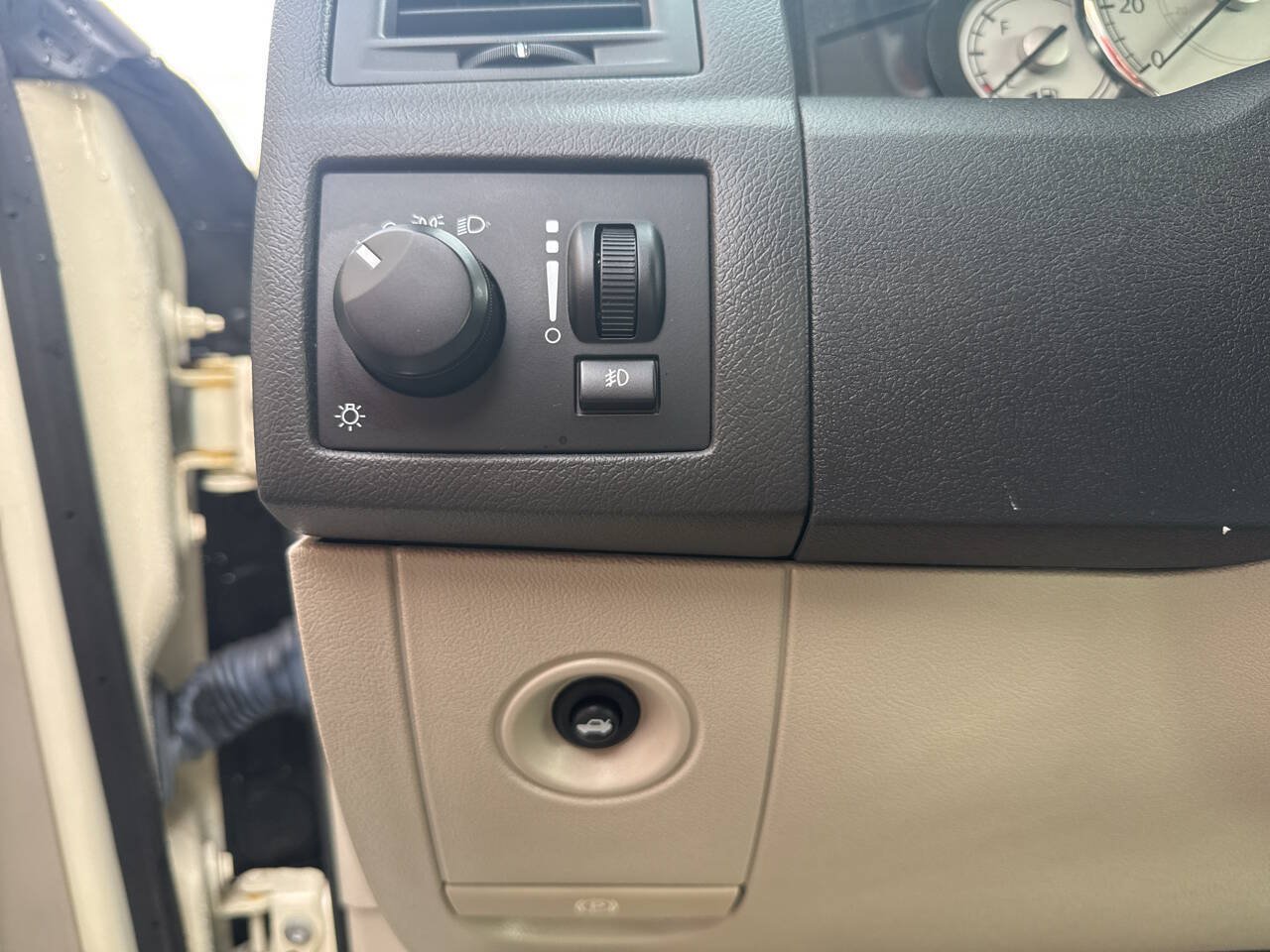 Used 2005 Chrysler 300 C w/ Sound Group II RWD image 29