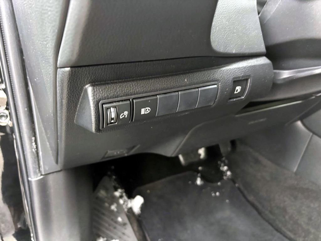 Used 2020 Toyota Corolla LE image 14