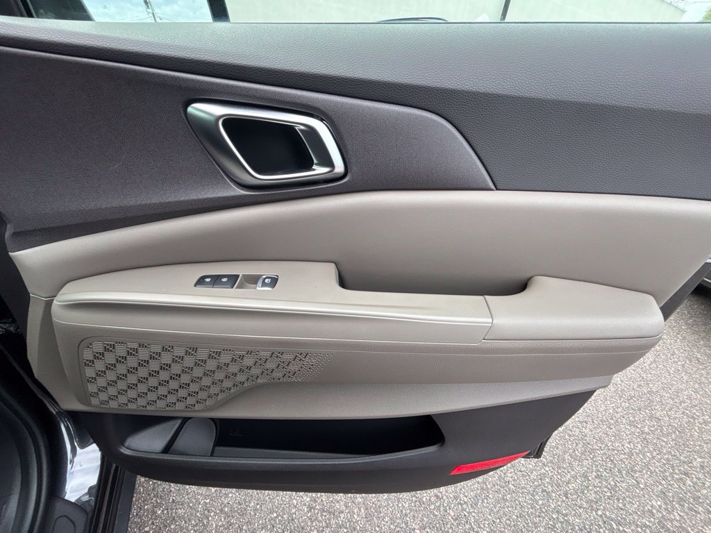 Certified 2026 Kia Carnival EX FWD image 23