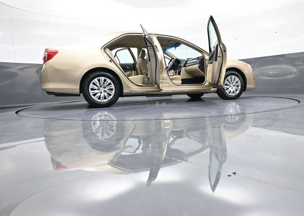 Used 2012 Toyota Camry LE FWD image 46