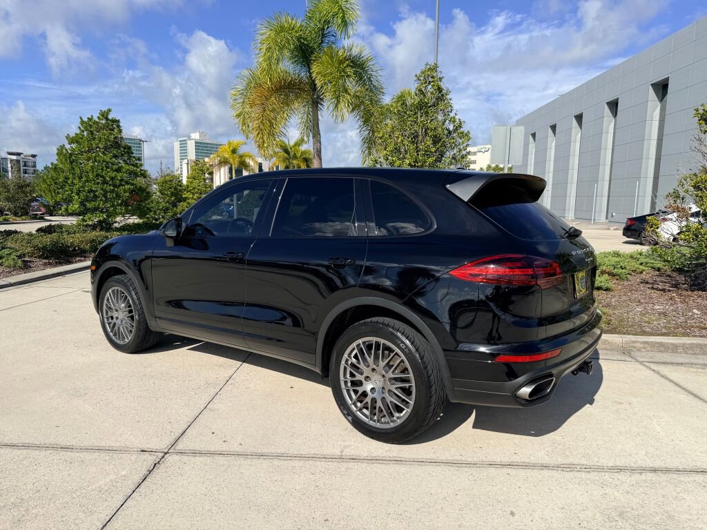 Used 2016 Porsche Cayenne image 2