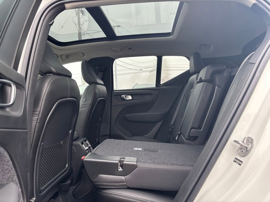 Certified 2026 Volvo XC40 B5 Plus w/ Protection Package Premier image 19