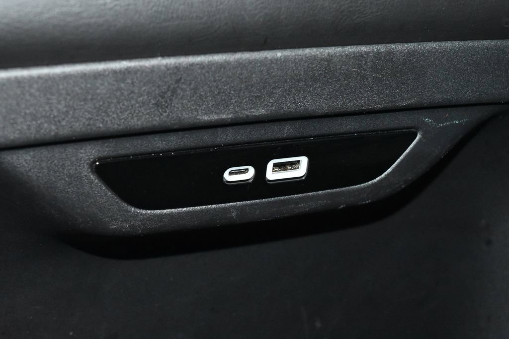 Used 2025 Chrysler Pacifica Select image 21