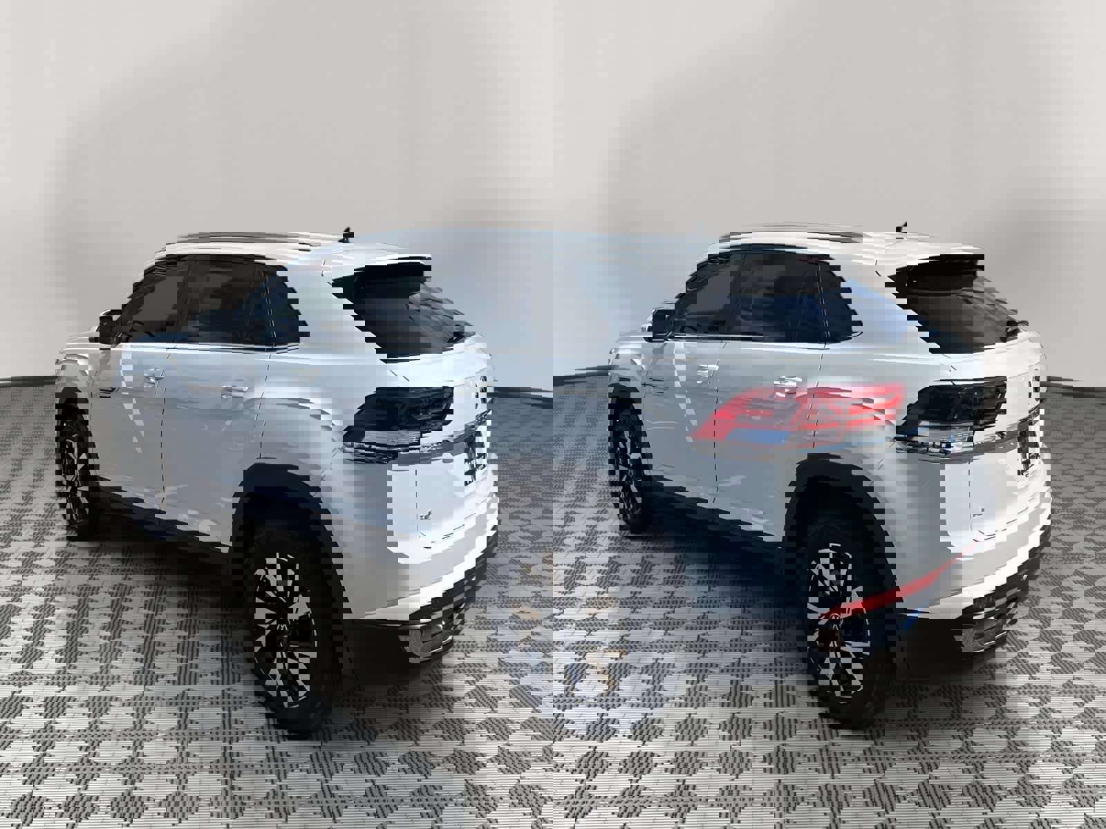 Used 2022 Volkswagen Atlas Cross Sport SE image 7