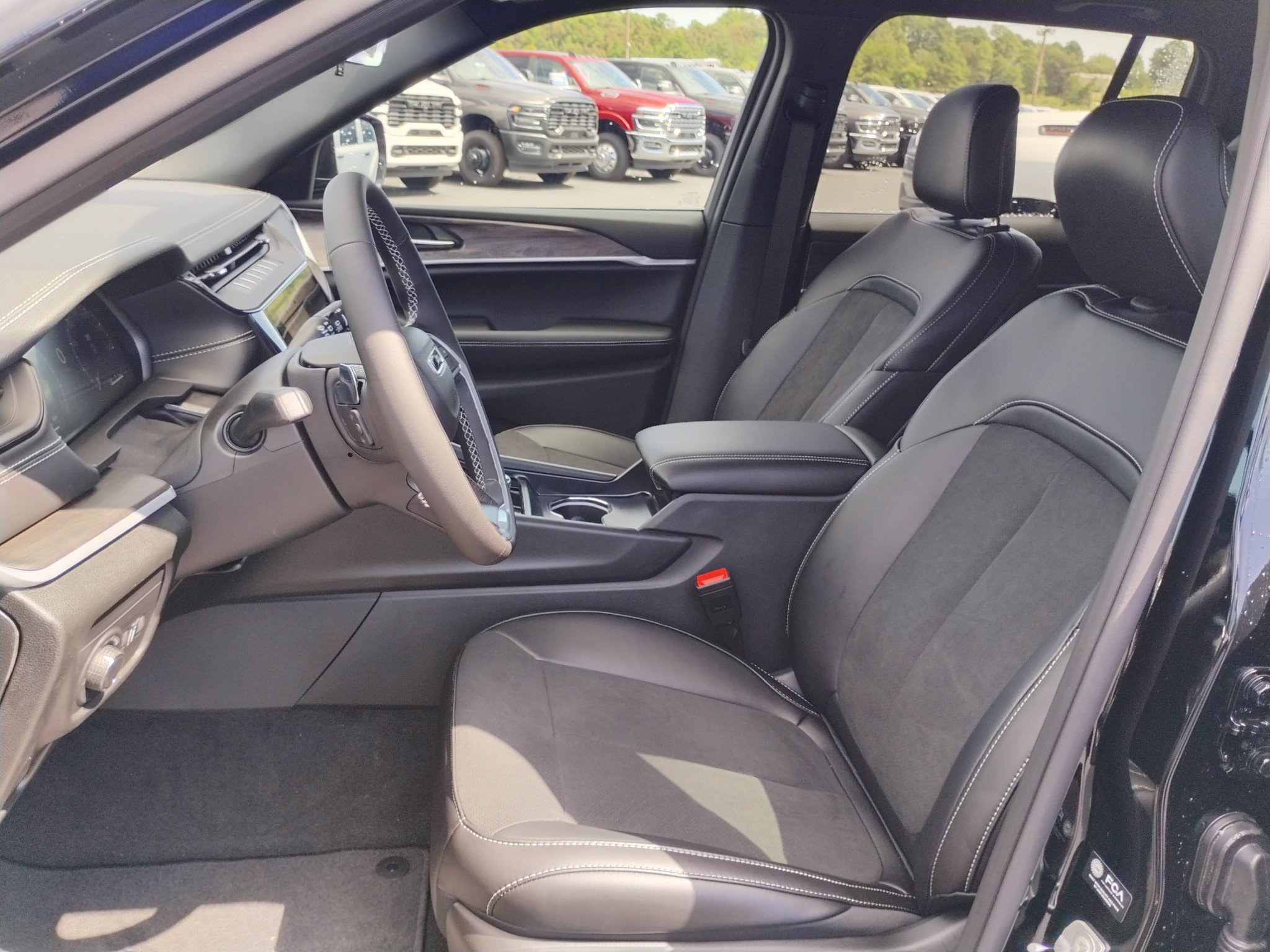 New 2027 Jeep Grand Cherokee Altitude AWD/4WD image 21