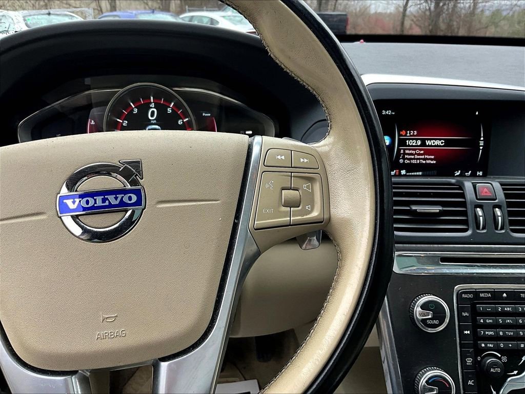 Used 2015 Volvo XC60 T6 w/ Proximity Package image 17