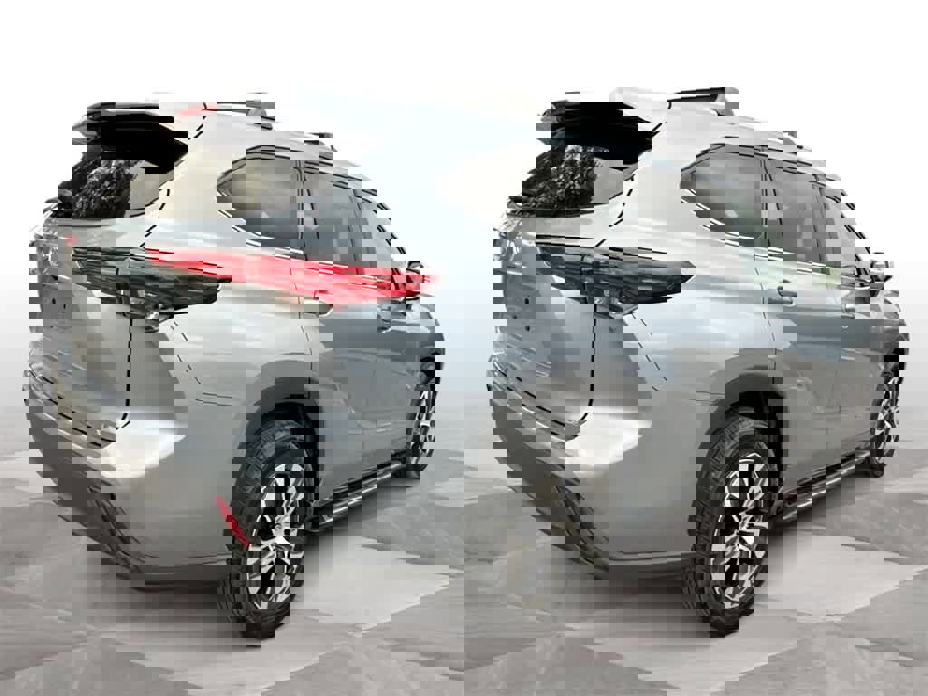 Used 2023 Toyota Highlander XLE image 8