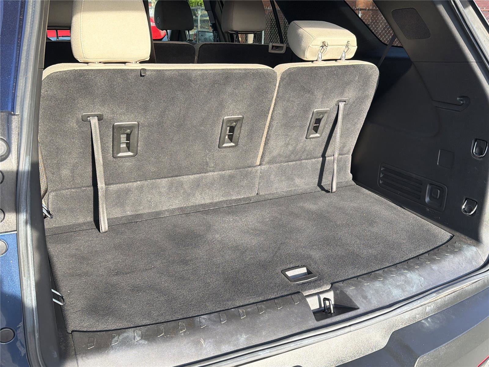 Used 2022 Chevrolet Traverse LS FWD image 18