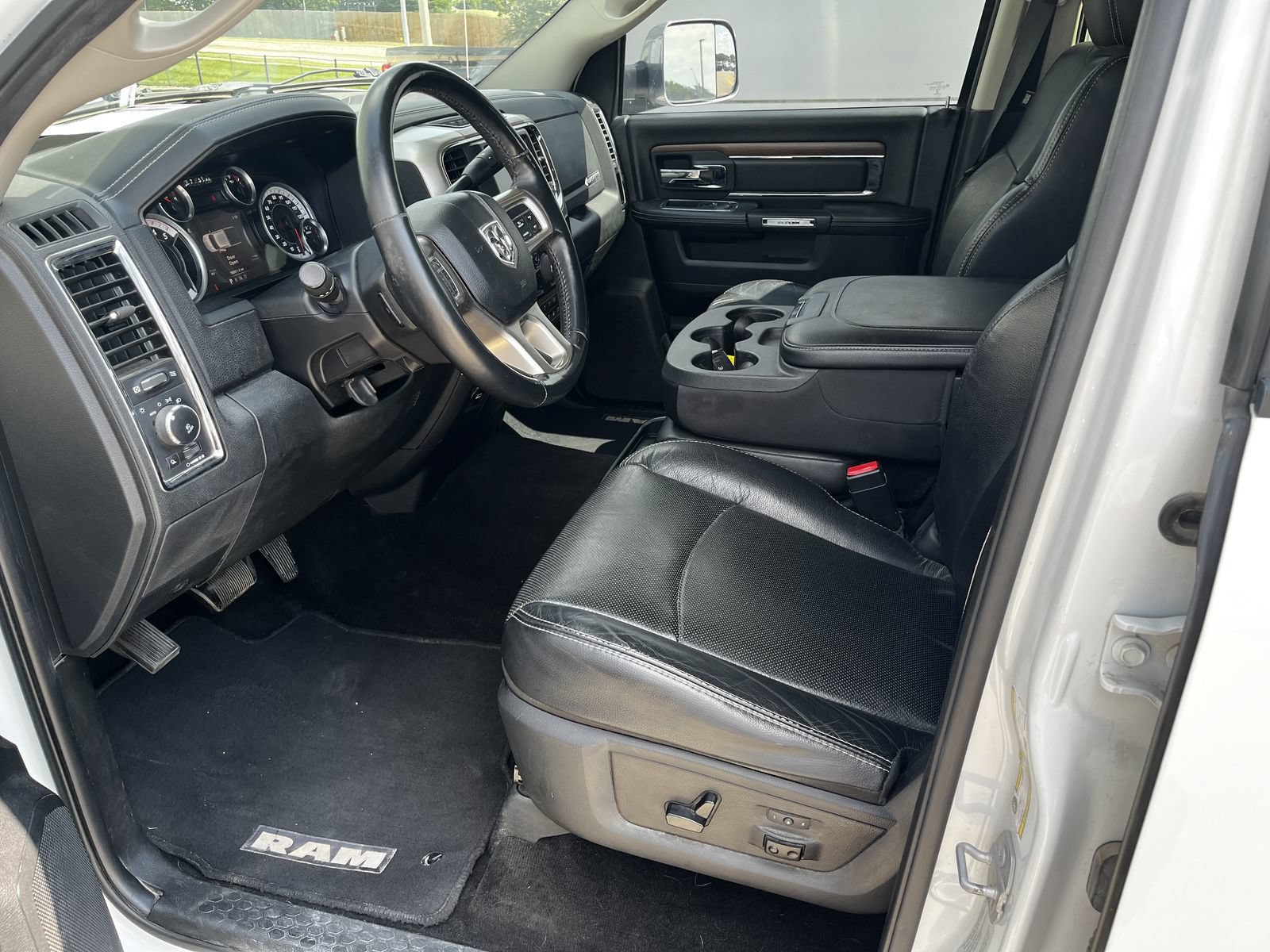 Used 2015 RAM 2500 Laramie w/ Cold Weather Group AWD/4WD image 5