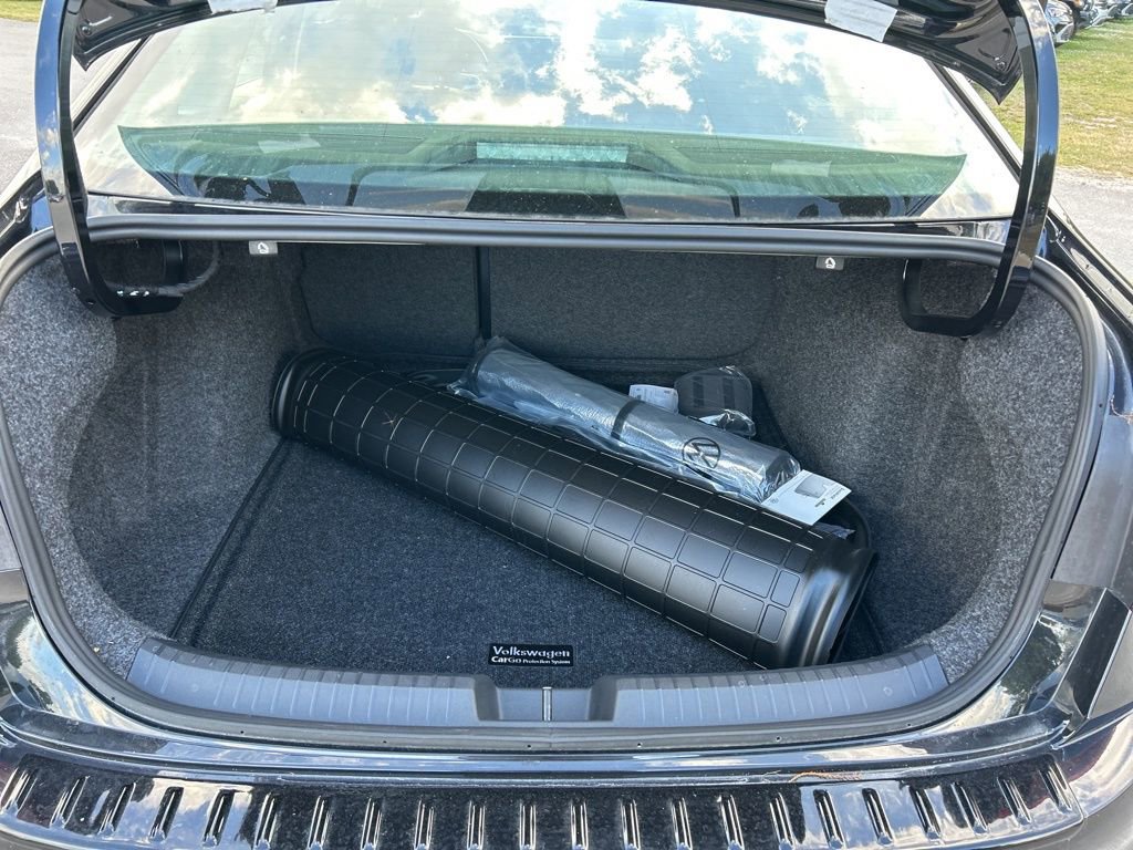 Used 2025 Volkswagen Jetta SE w/ Sunroof Package image 51