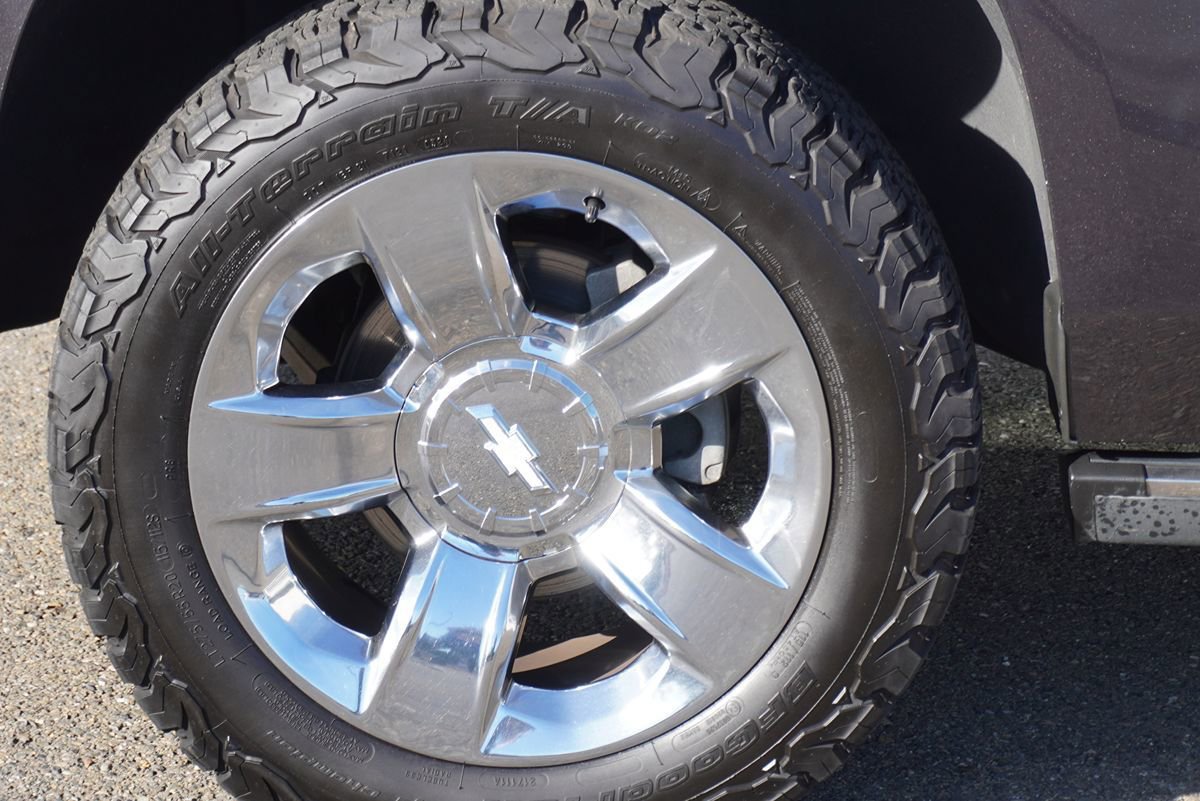 Used 2015 Chevrolet Suburban LTZ image 8