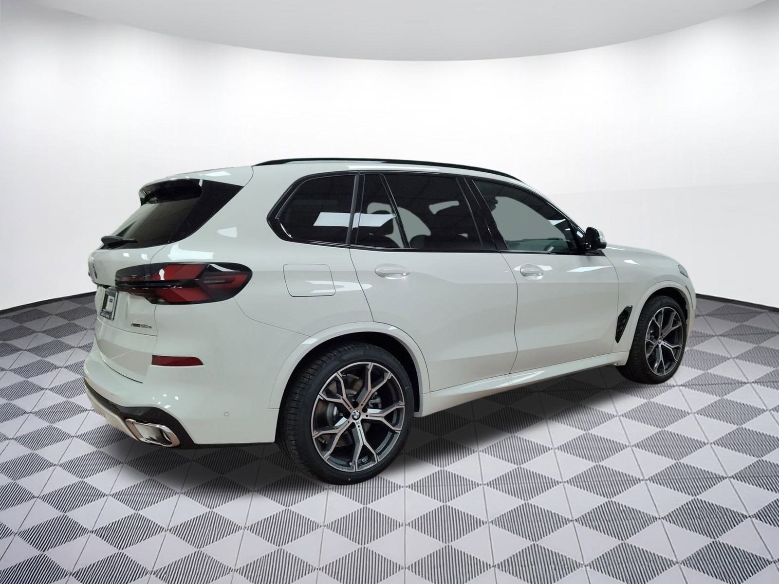 New 2026 BMW X5 xDrive50e w/ M Sport Package image 8
