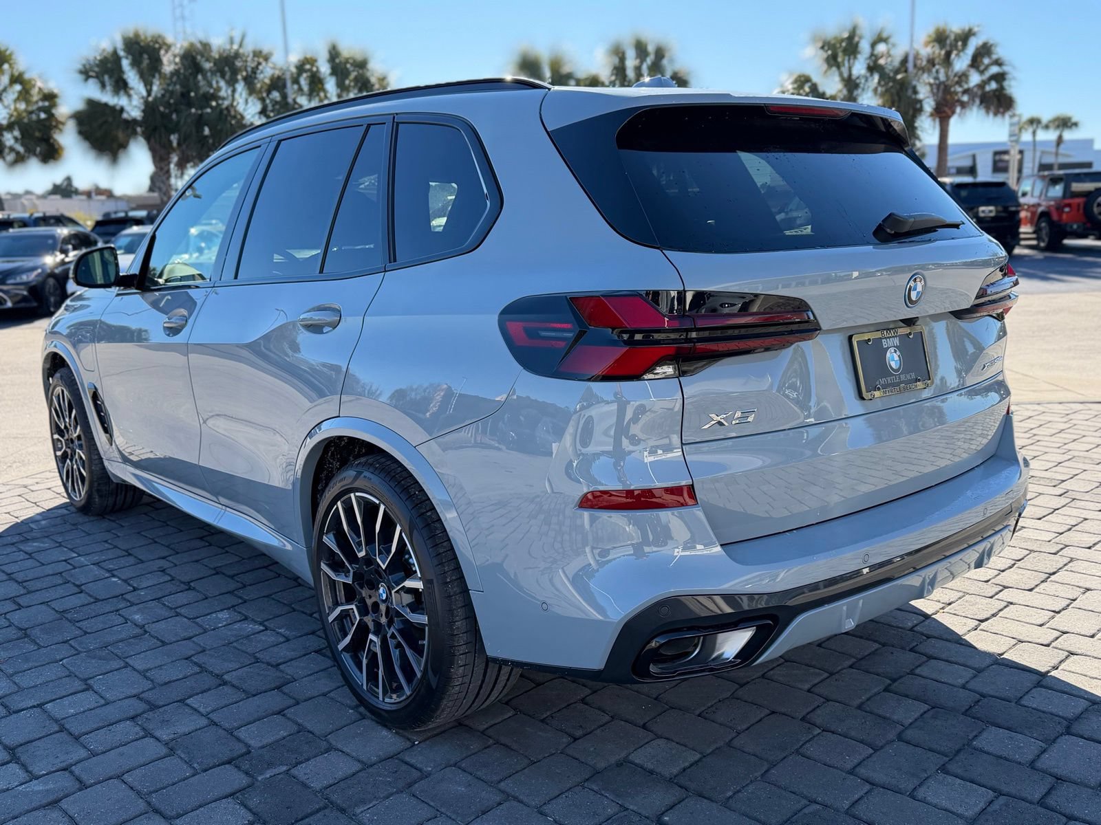 Used 2026 BMW X5 xDrive50e w/ M Sport Package AWD/4WD image 11