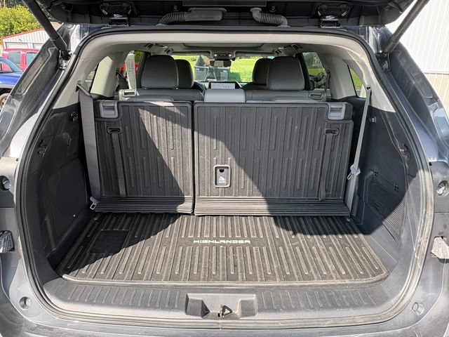 Used 2025 Toyota Highlander Platinum AWD/4WD image 17