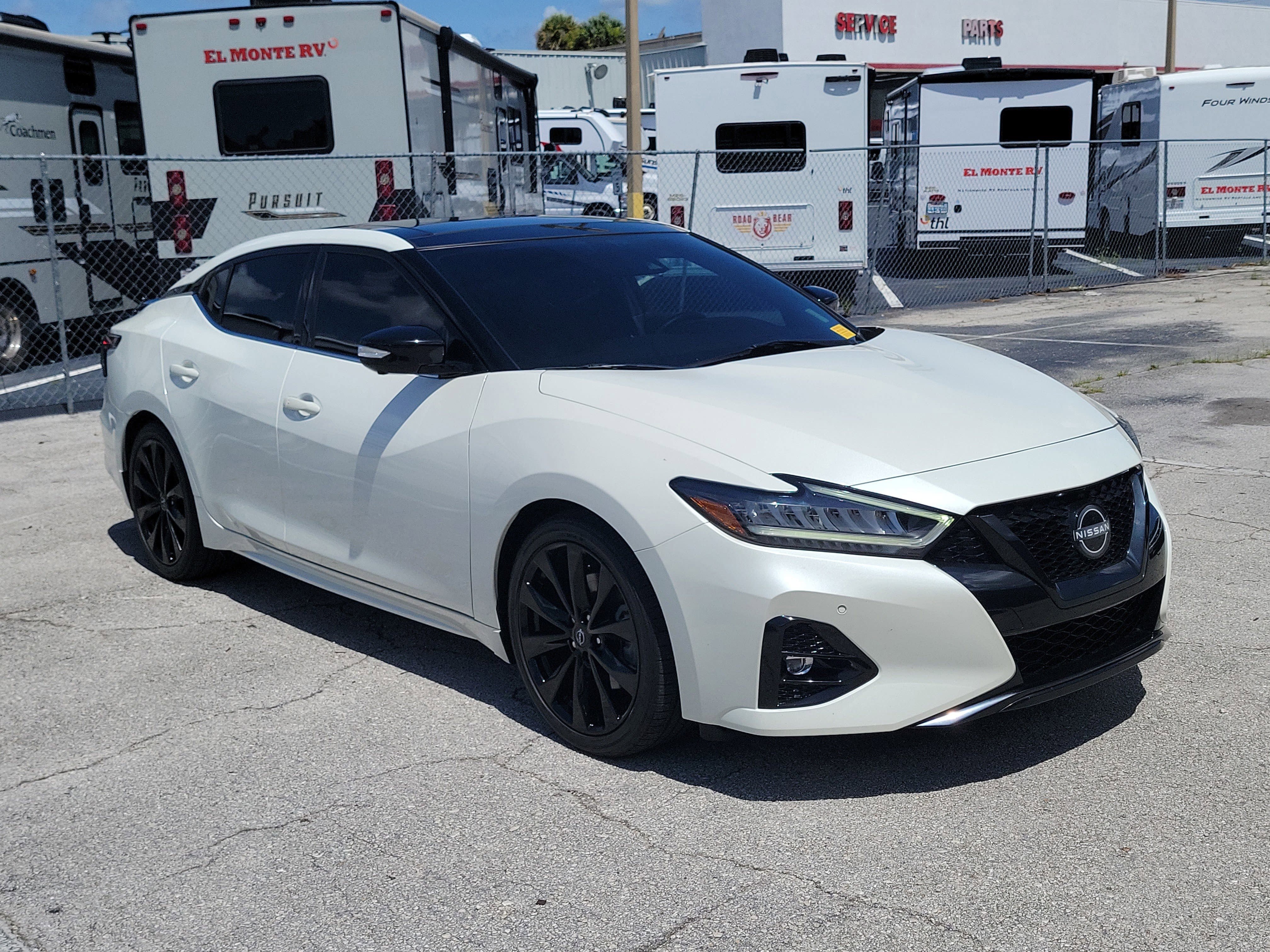 Certified 2023 Nissan Maxima SR w/ Sport Mat Group FWD image 3