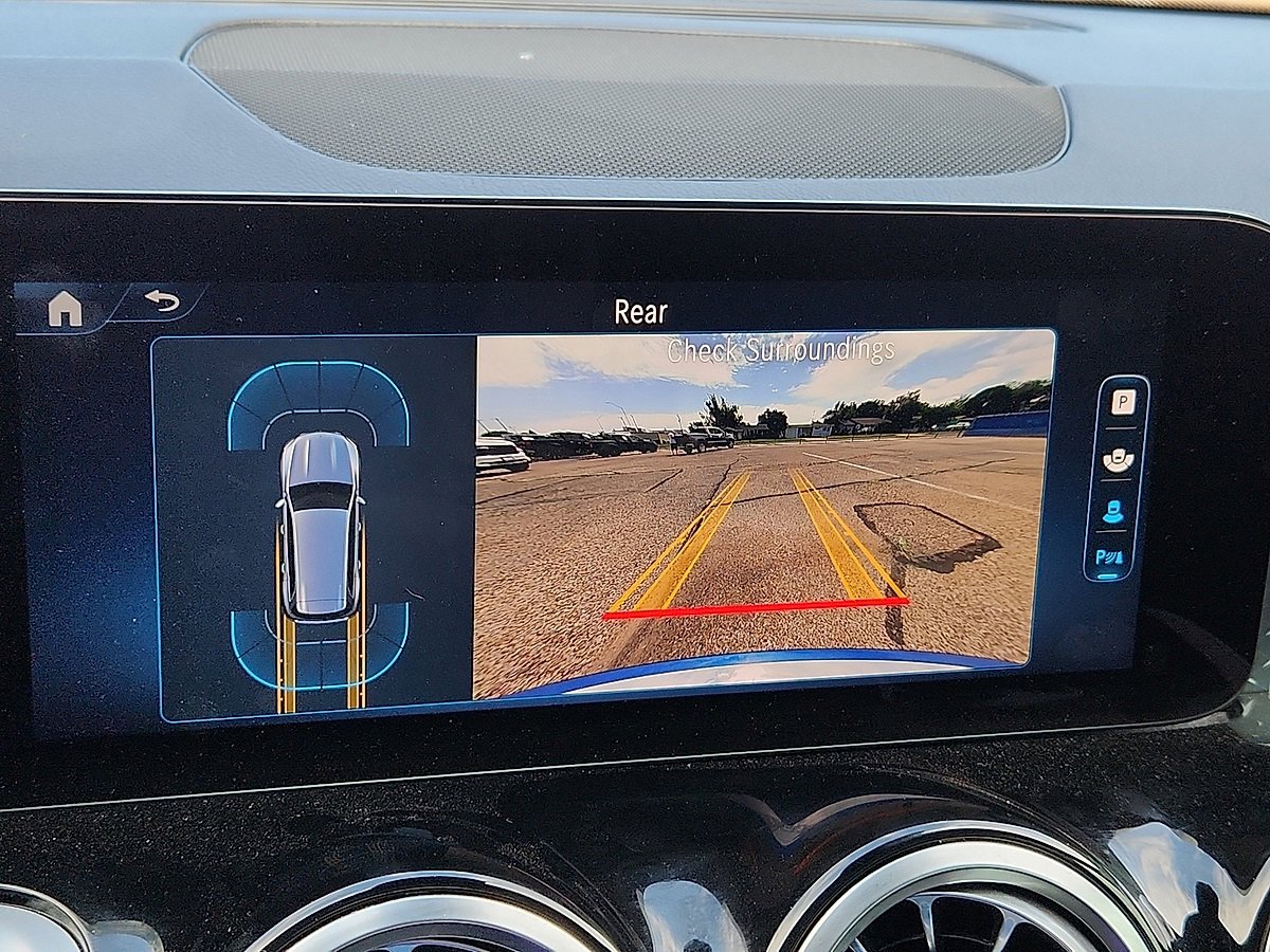 Used 2024 Mercedes-Benz GLB 250 w/ AMG Night Package image 8