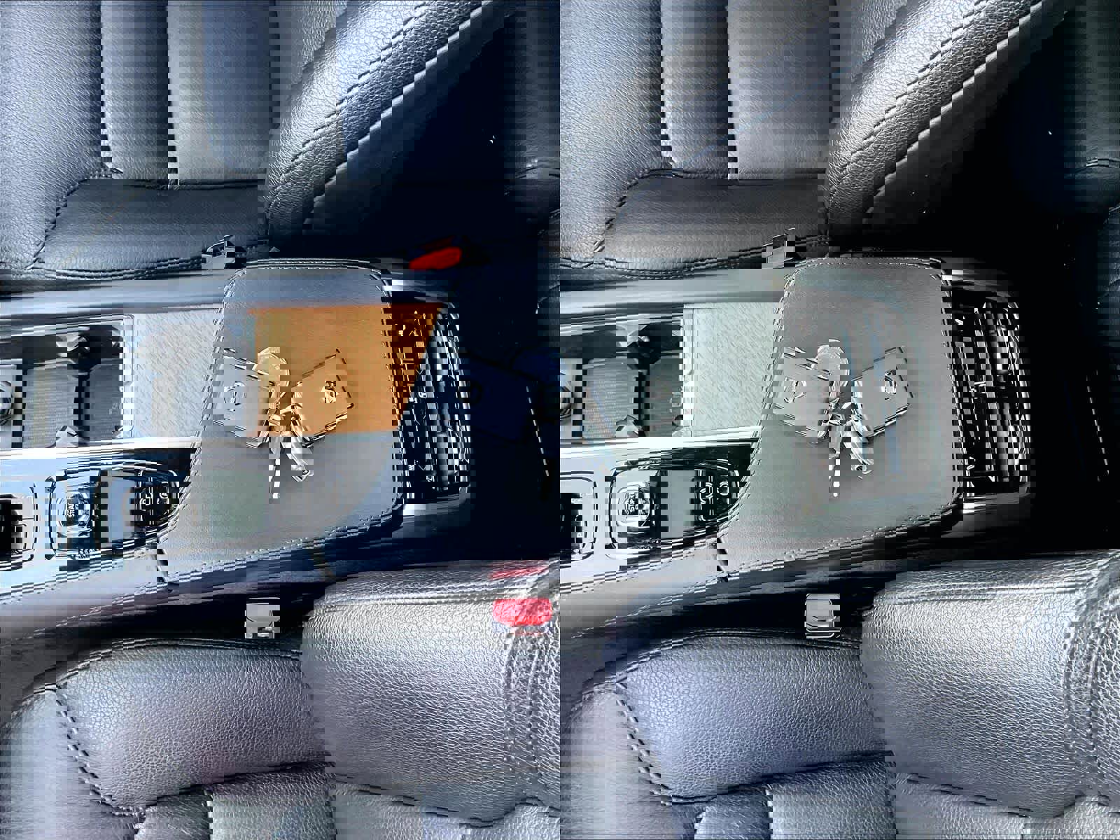 Used 2023 Volvo XC90 B6 Plus w/ Protection Package Premier image 14