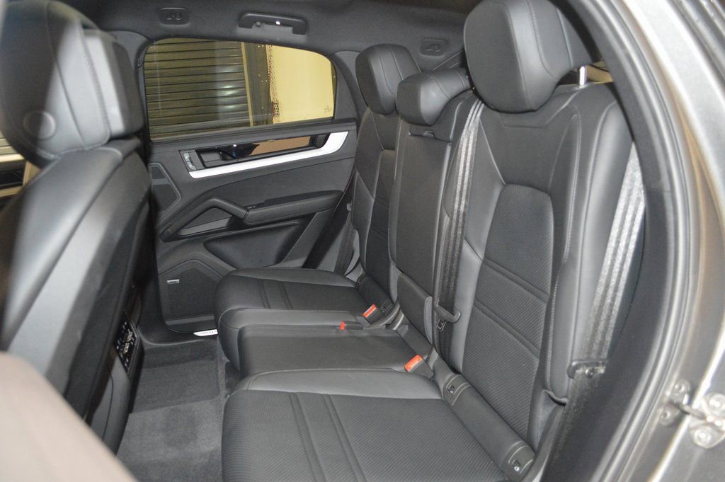 Certified 2024 Porsche Cayenne Coupe image 36