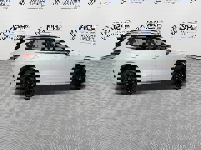 New 2025 Volkswagen Tiguan SE R-Line image 9