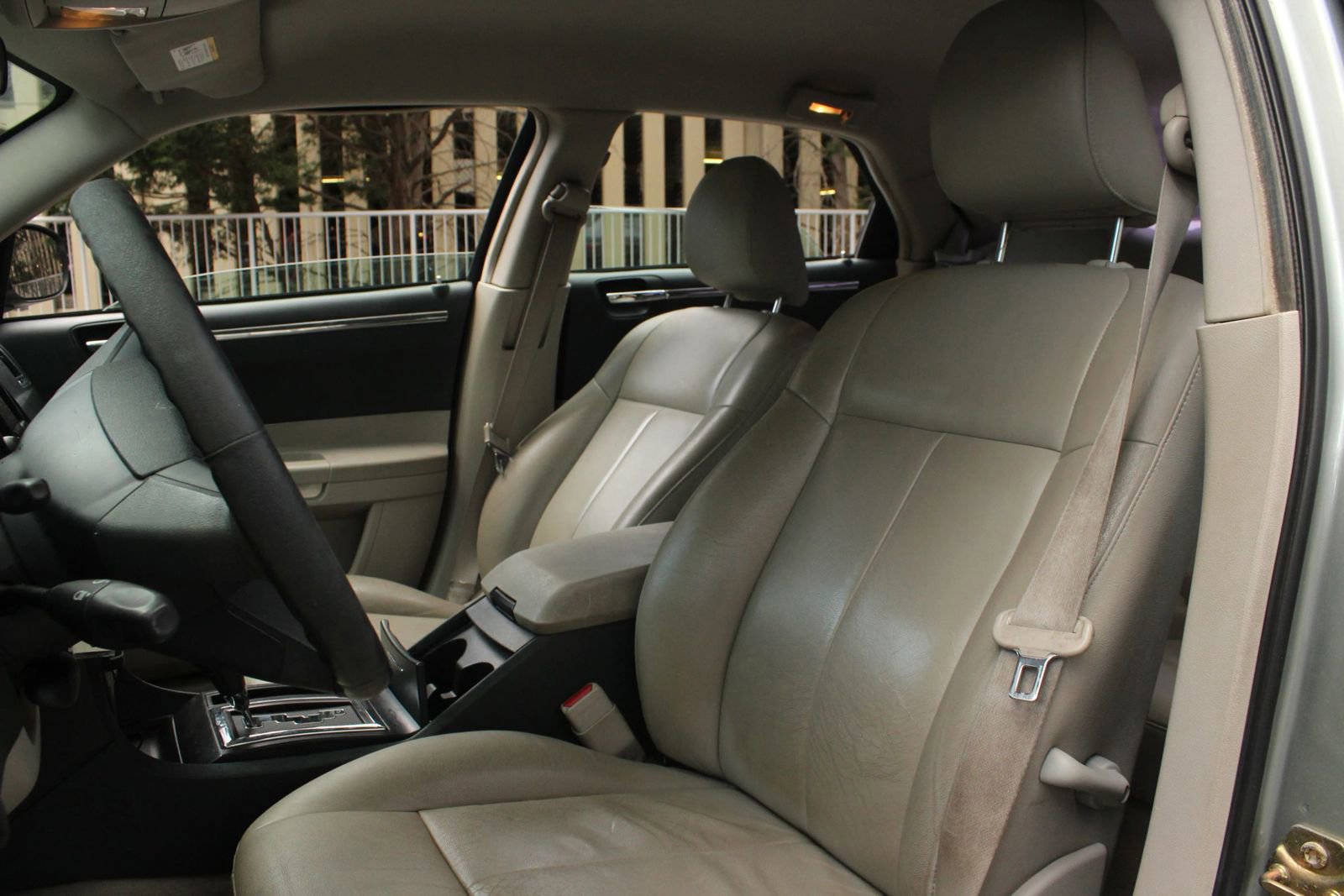 Used 2005 Chrysler 300 Touring RWD image 17