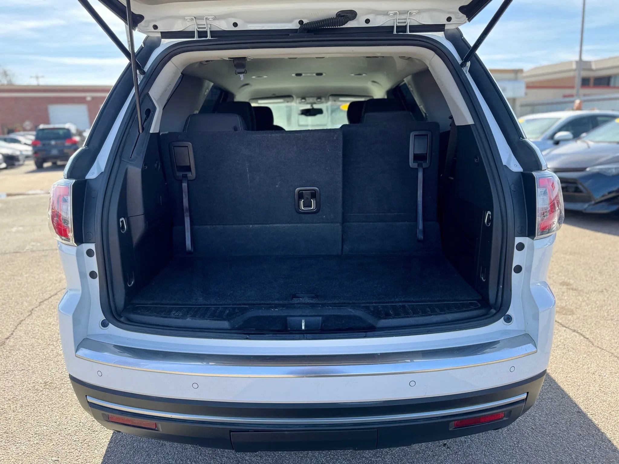 Used 2016 GMC Acadia SLE image 10