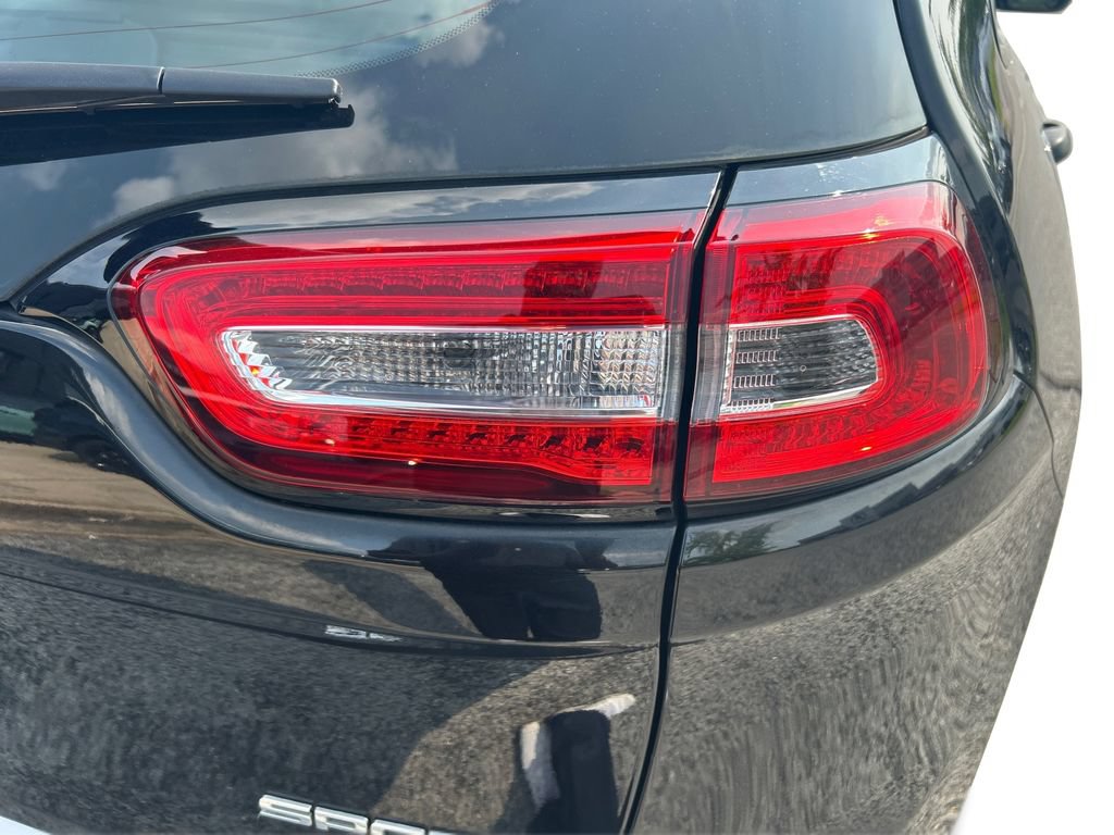 Used 2016 Jeep Cherokee Sport AWD/4WD image 32