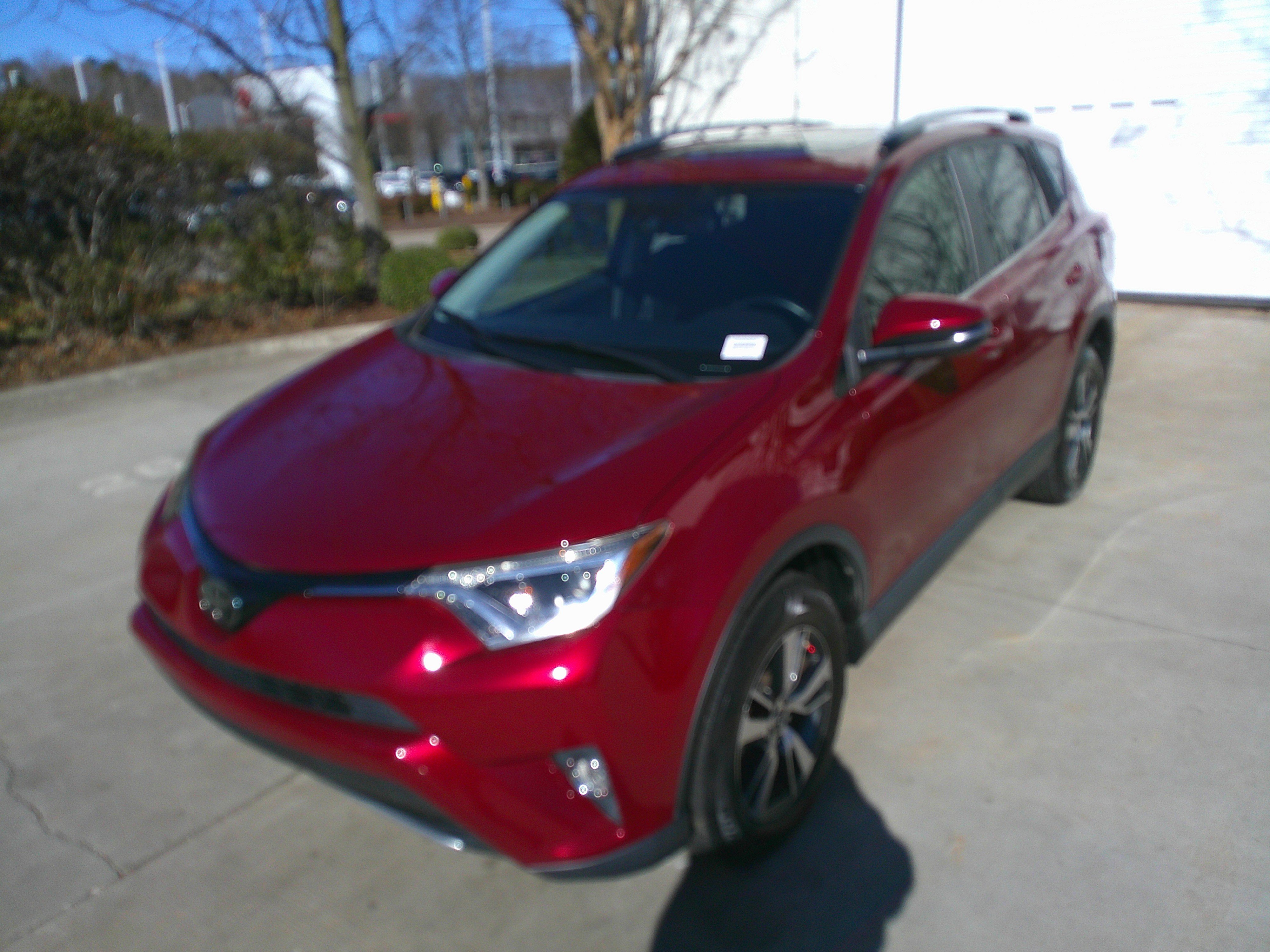 Used 2018 Toyota RAV4 XLE image 5