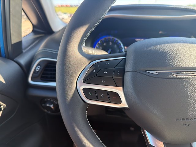 New 2027 Chrysler Pacifica Select FWD image 14