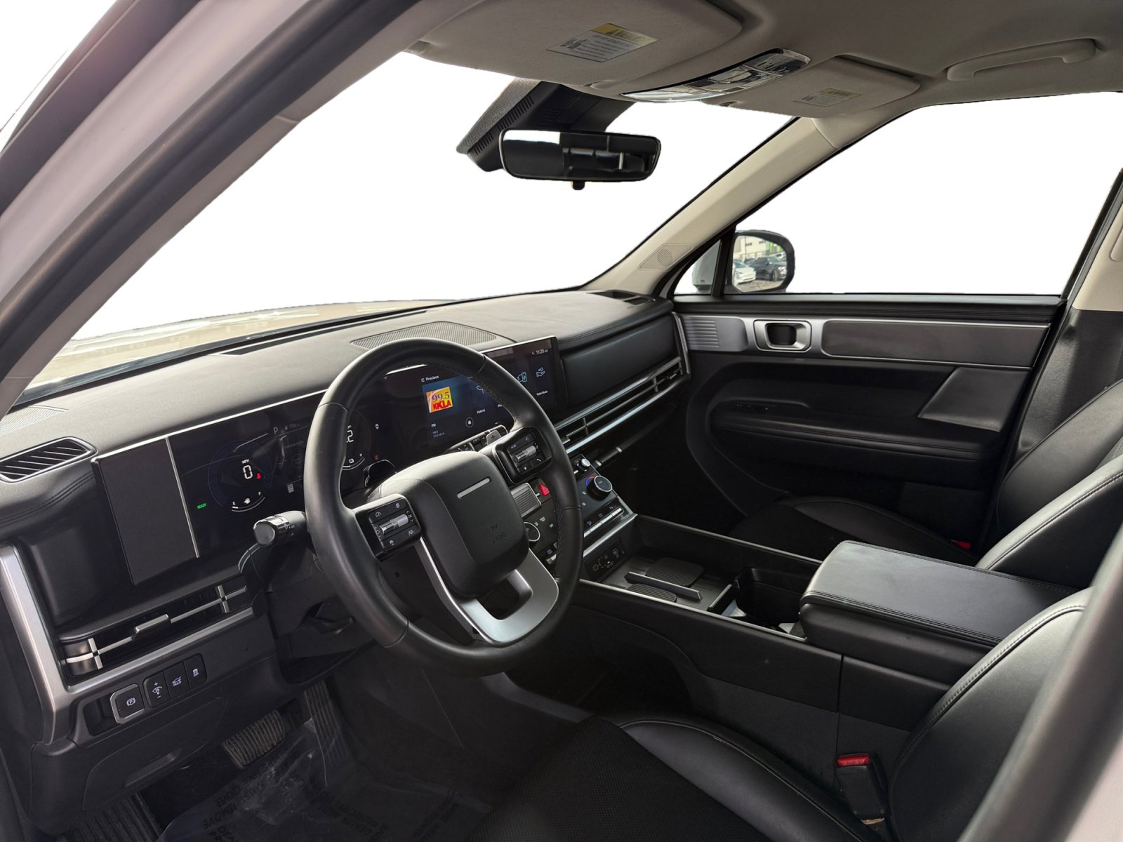 Used 2025 Hyundai Santa Fe SEL image 9