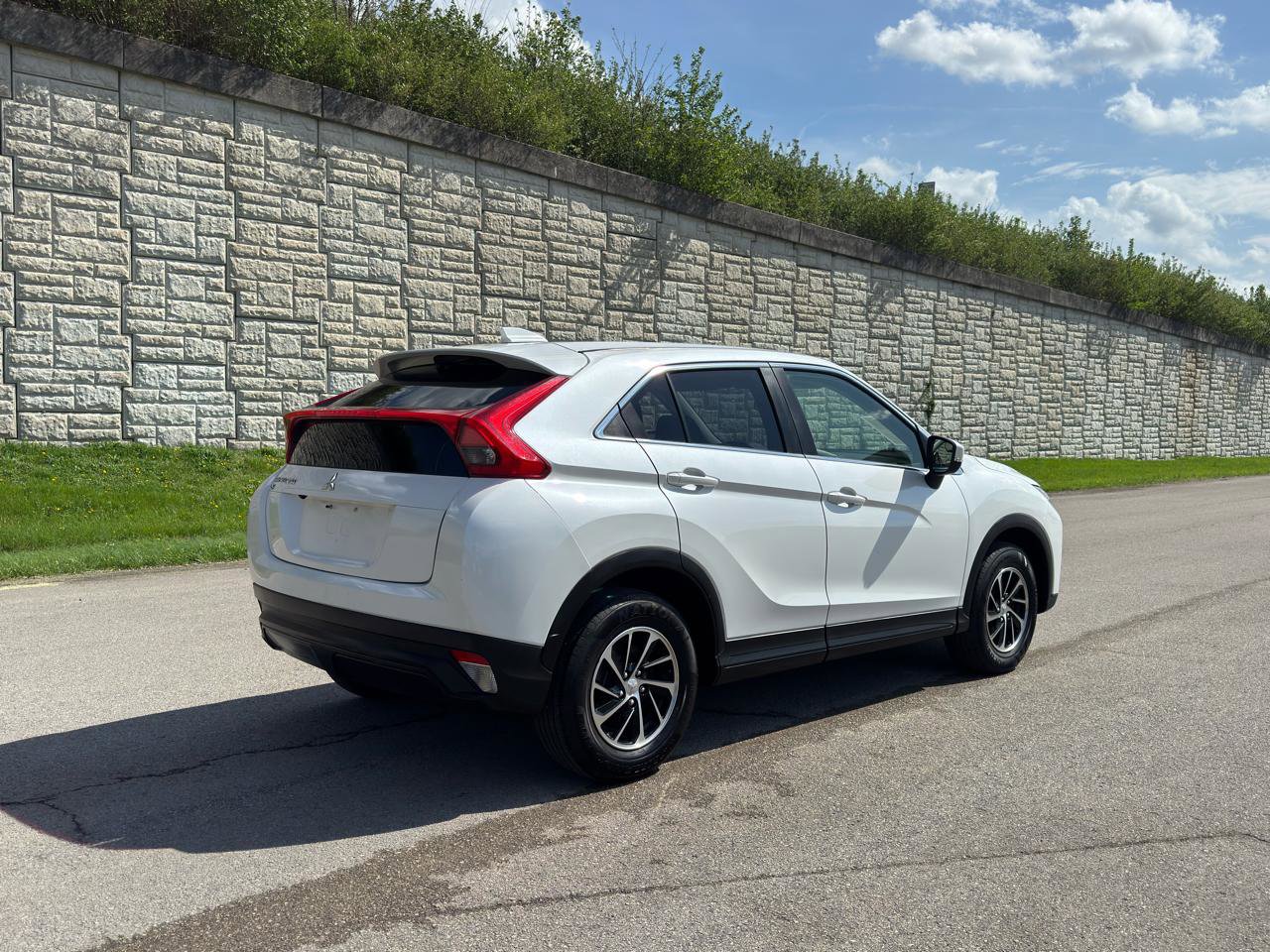 Used 2020 Mitsubishi Eclipse Cross ES image 3